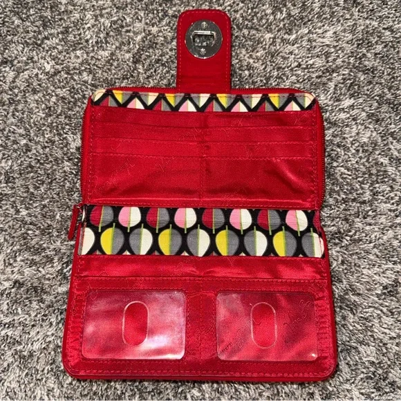 VERA BRADLEY RFID Turnlock Zip Around Quilted Wallet Red - Picture 3 of 4